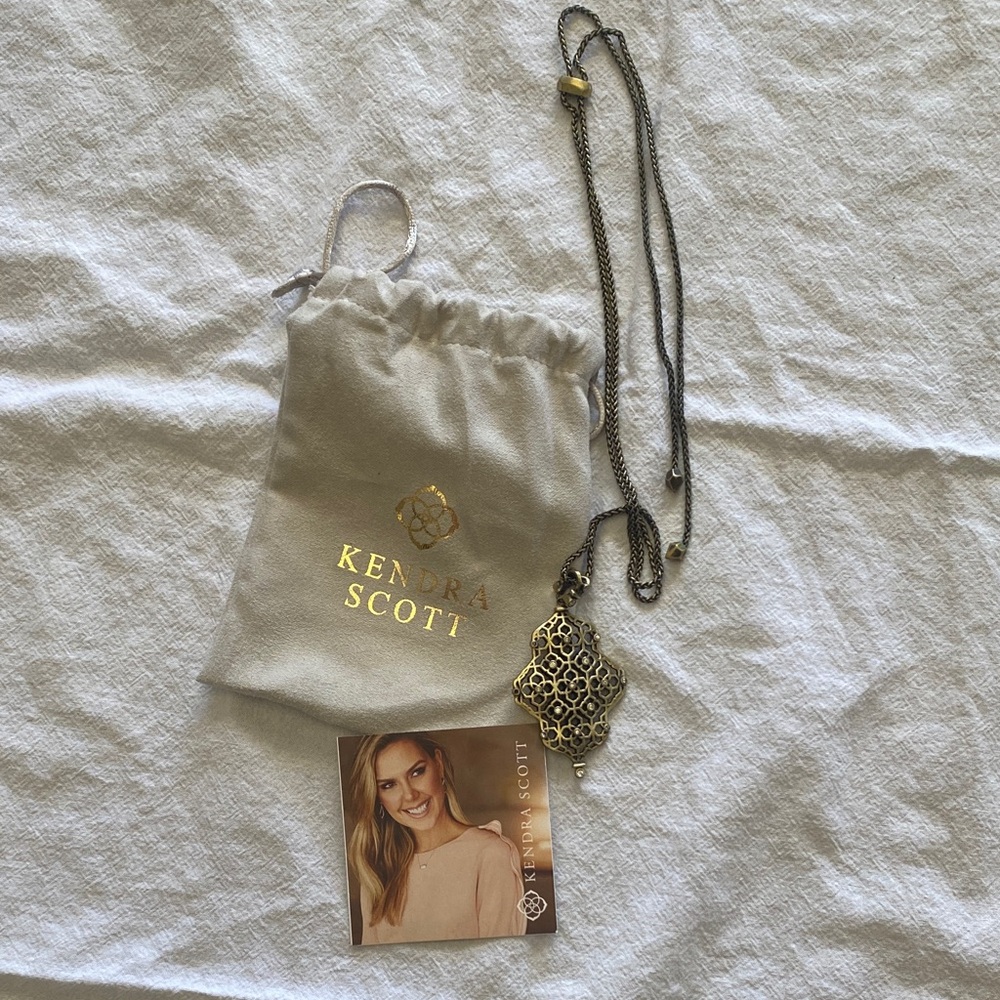 Kendra Scott Gold Pendant Bolo Necklace Like New